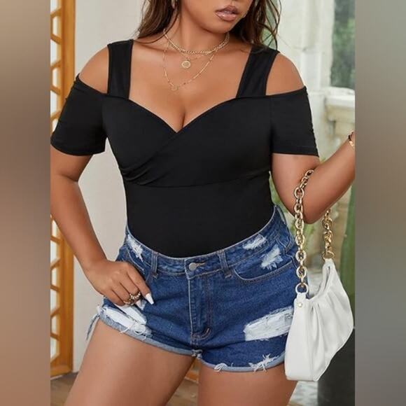 ❄️2/$5❄️[B1] NWOT Black Cold Shoulder Bodysuit, PLUS SIZES - Picture 3 of 6